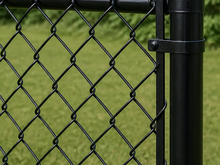 Chain link Black / green vinyl-coated fence detail